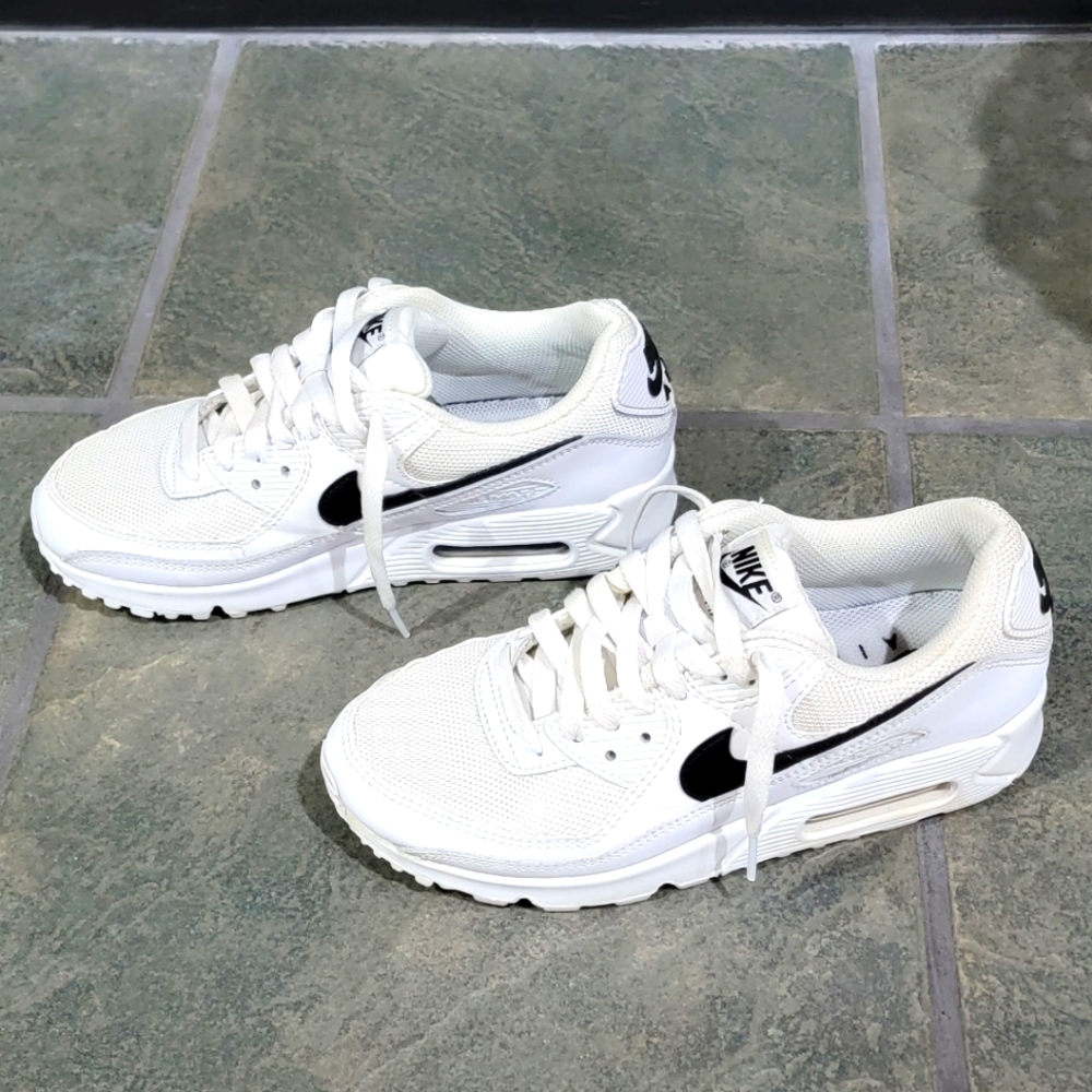 Nike Air Max 90 size 7